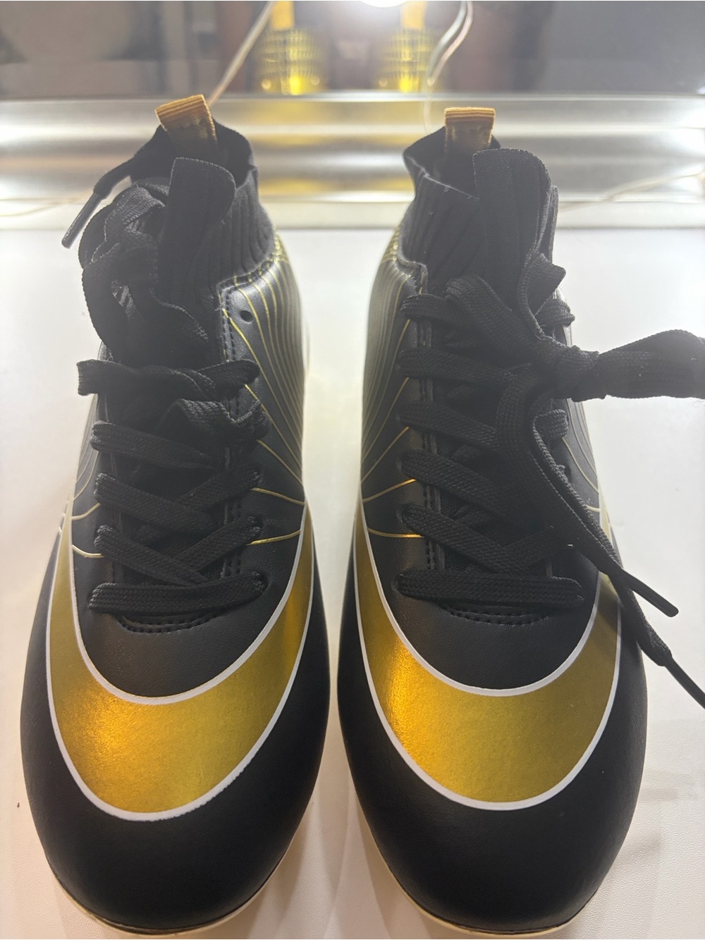 Men's Black and Gold Athletic Lace-Up Shoes Sz 6 (Big Boy)
